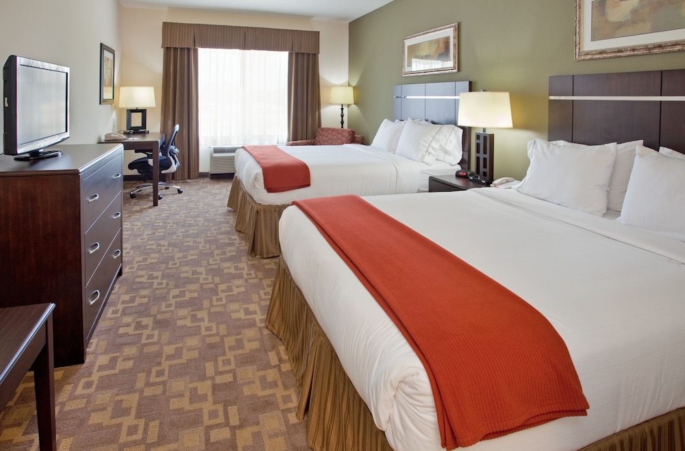 Holiday Inn Express Hotel And Suites Topeka North 10/53