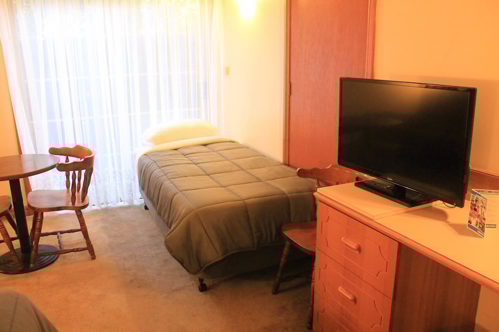 ST GEORGES MOTOR INN 17/35