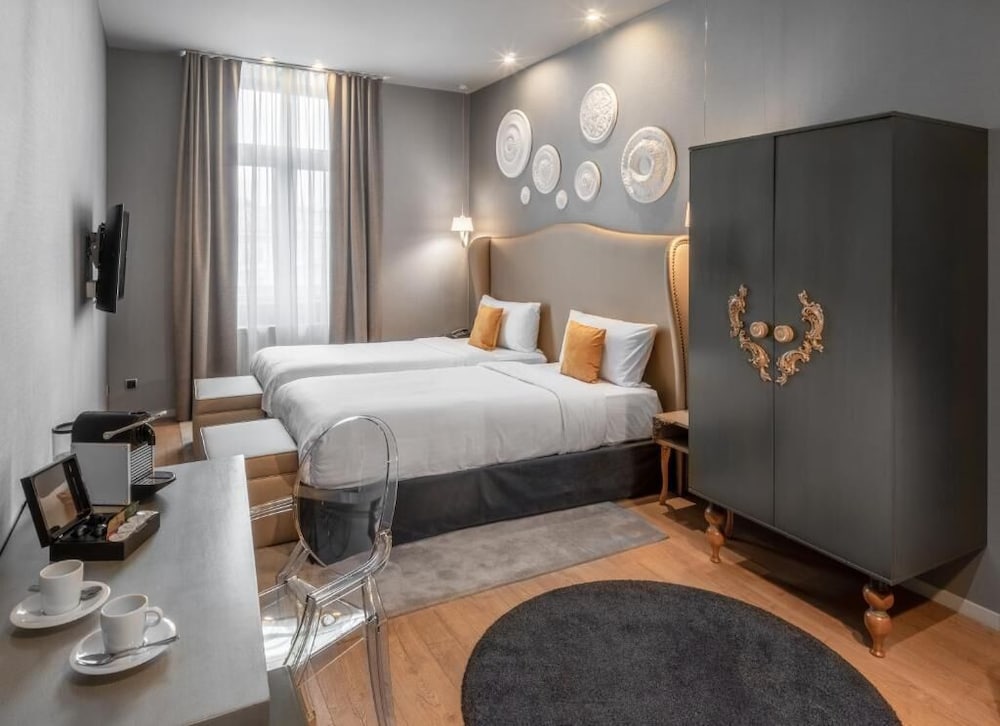 987 Prague Hotel 9/56