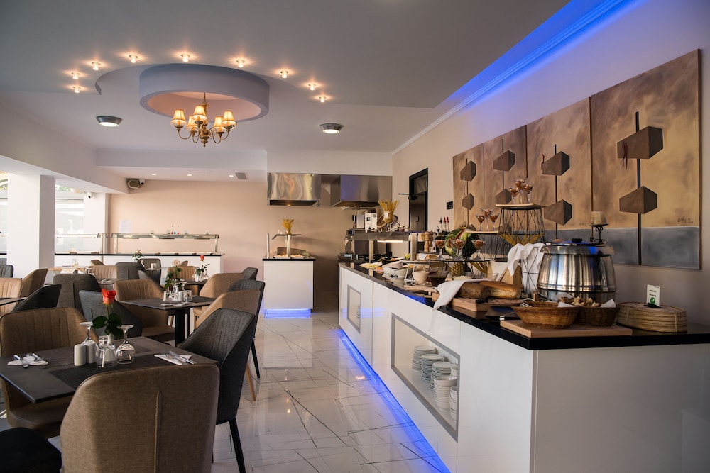Ionis Art Hotel 33/51