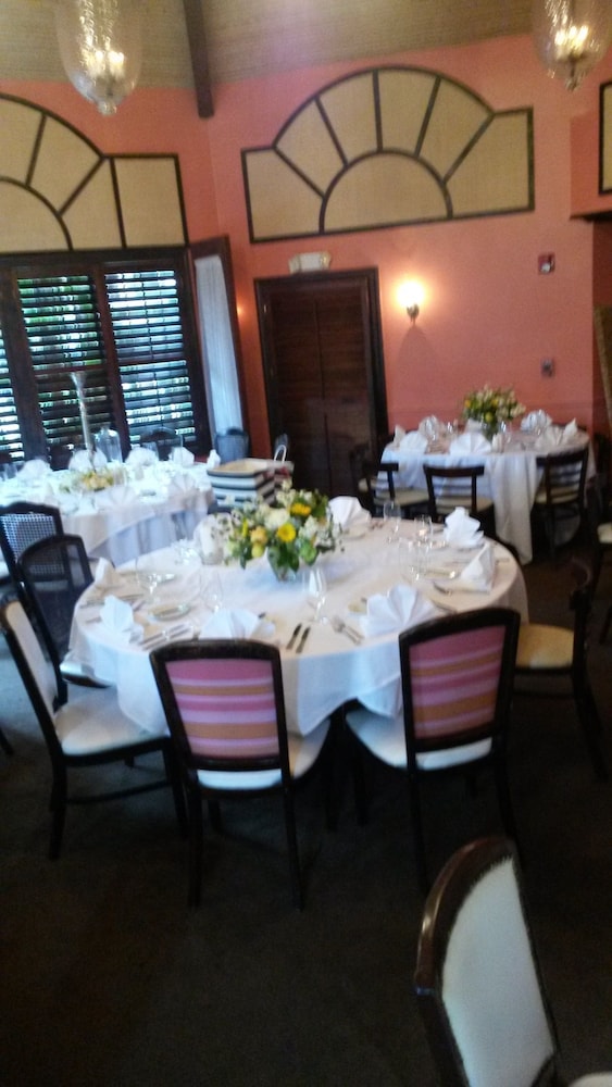 The Caribbean Court Boutique Hotel 63/83