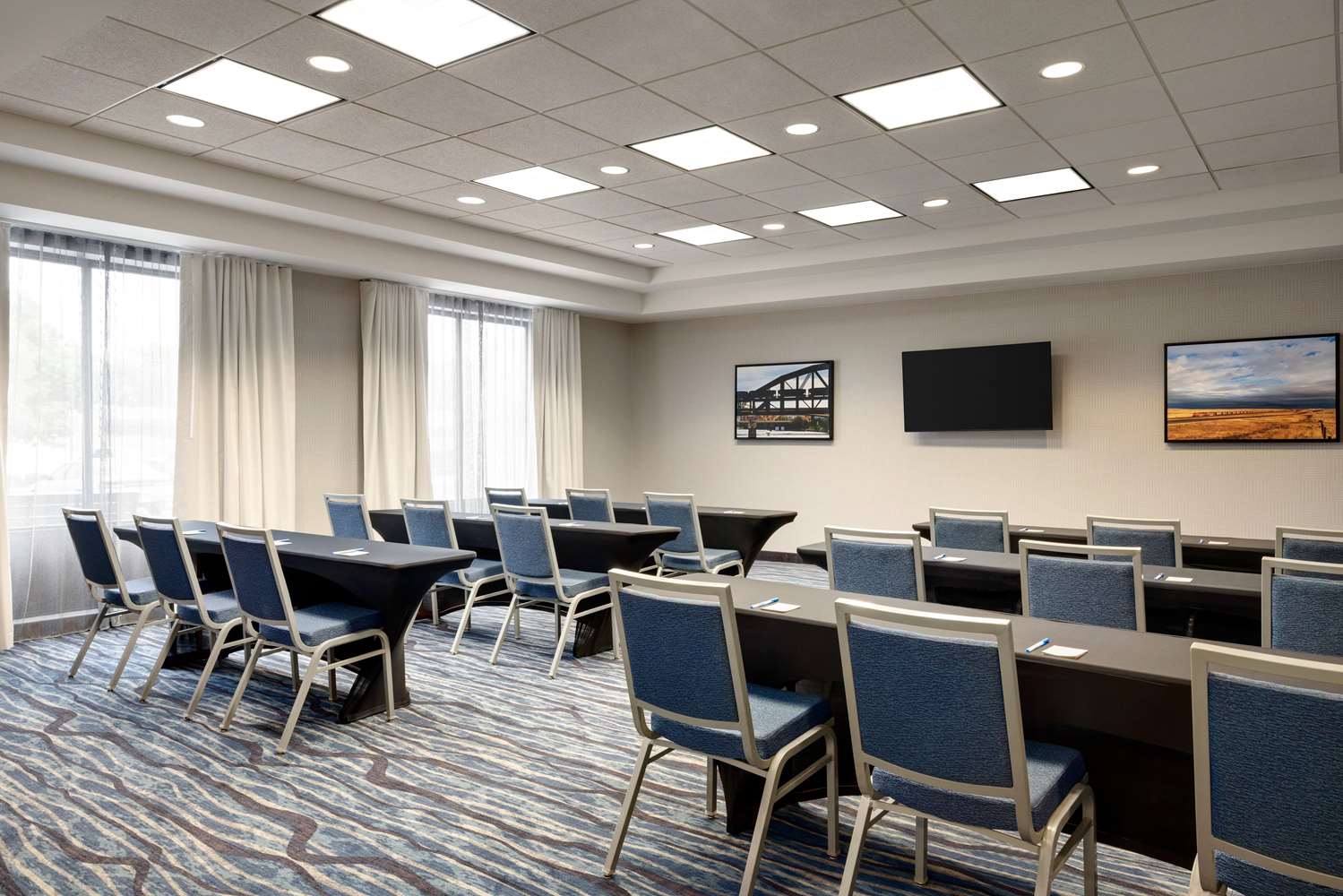 La Quinta Inn Suites Springfield Airport Plaza 52/61