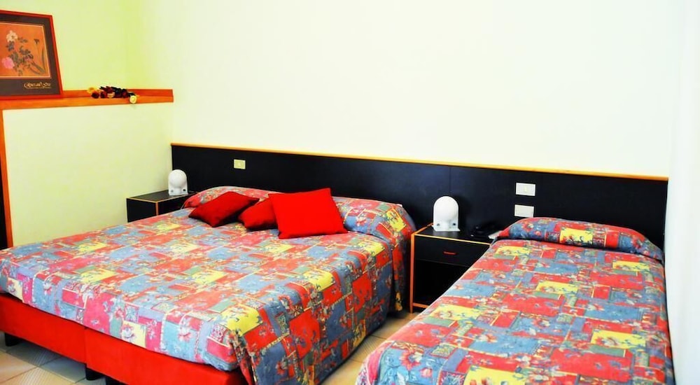 ROOM, TRIPLE