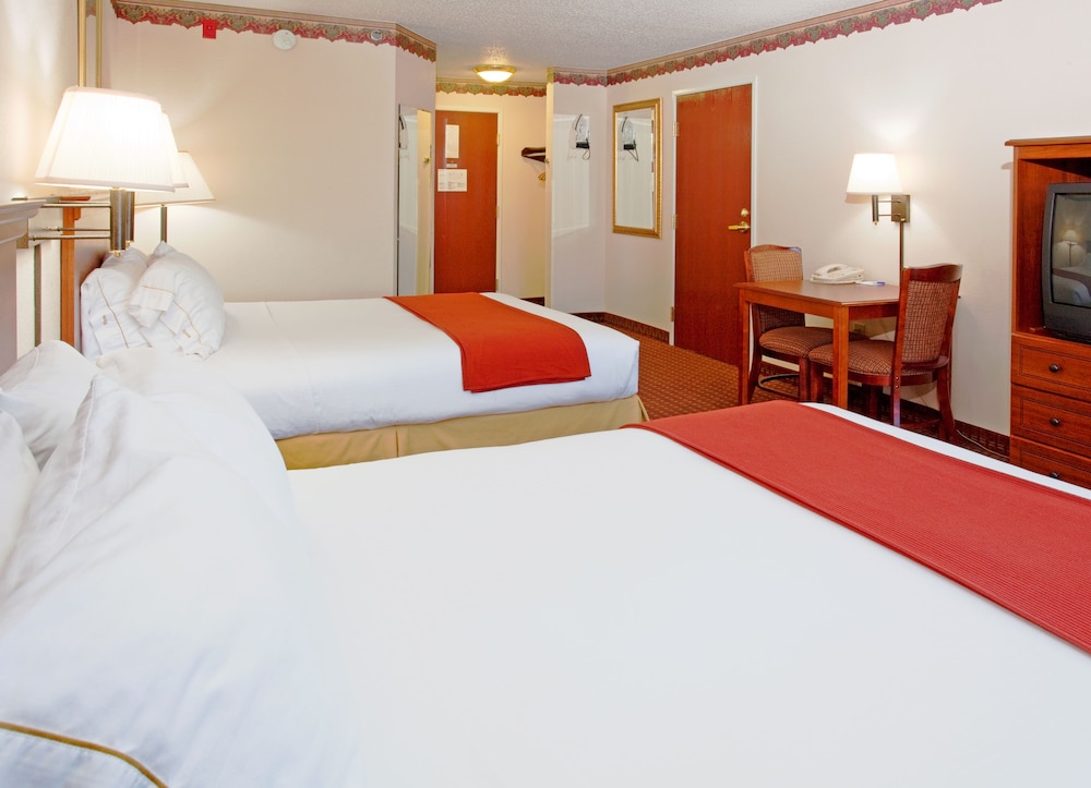 Holiday Inn Express Hillsville 12/47