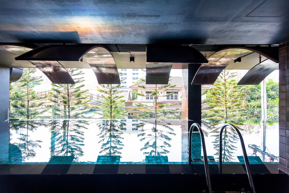 swimming pool spa
