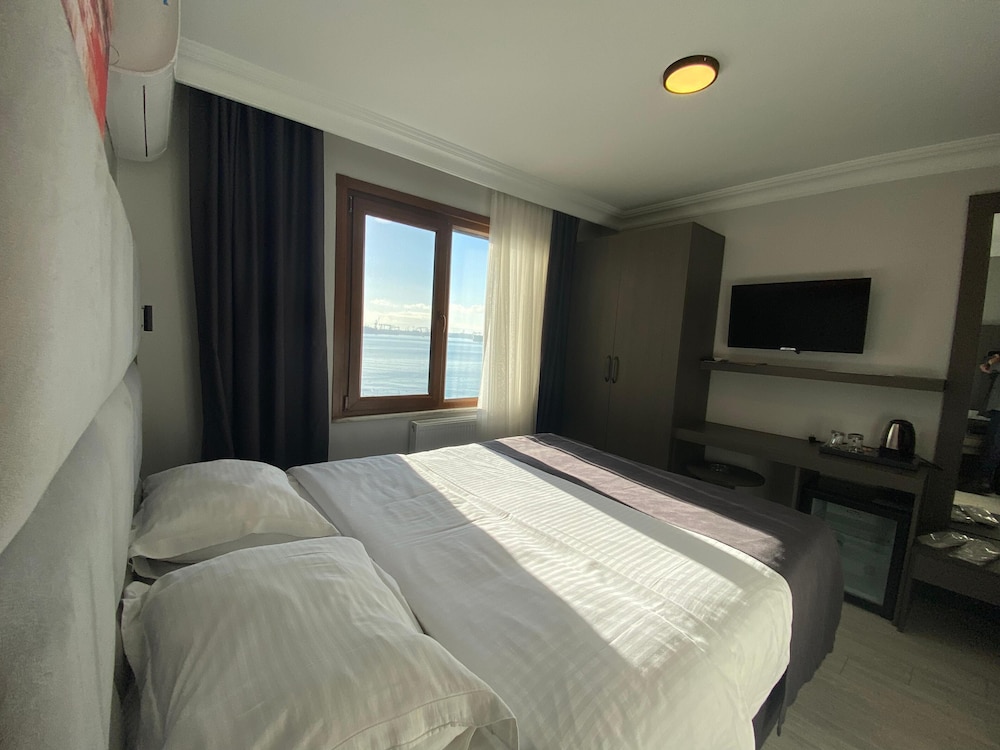 Economy, Queen Bed