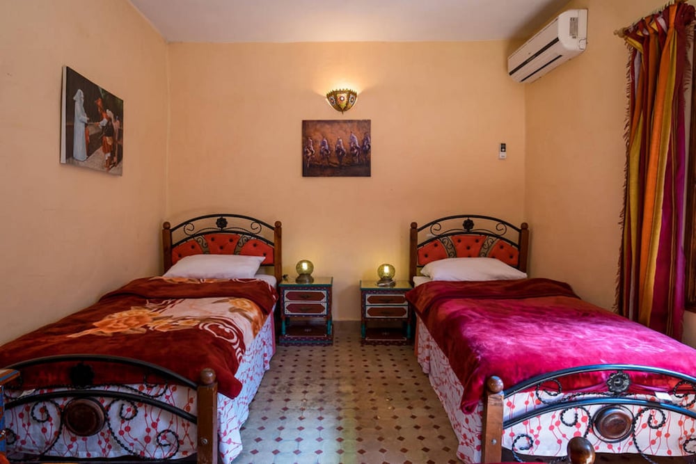 ROOM, QUADRUPLE