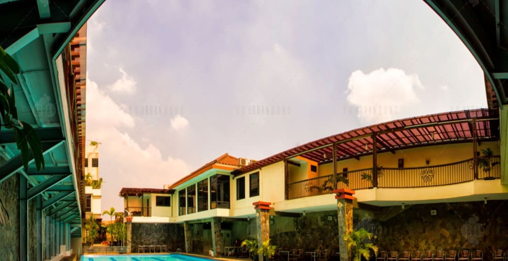 GRAND PASUNDAN CONVENTION HOTEL 2/65