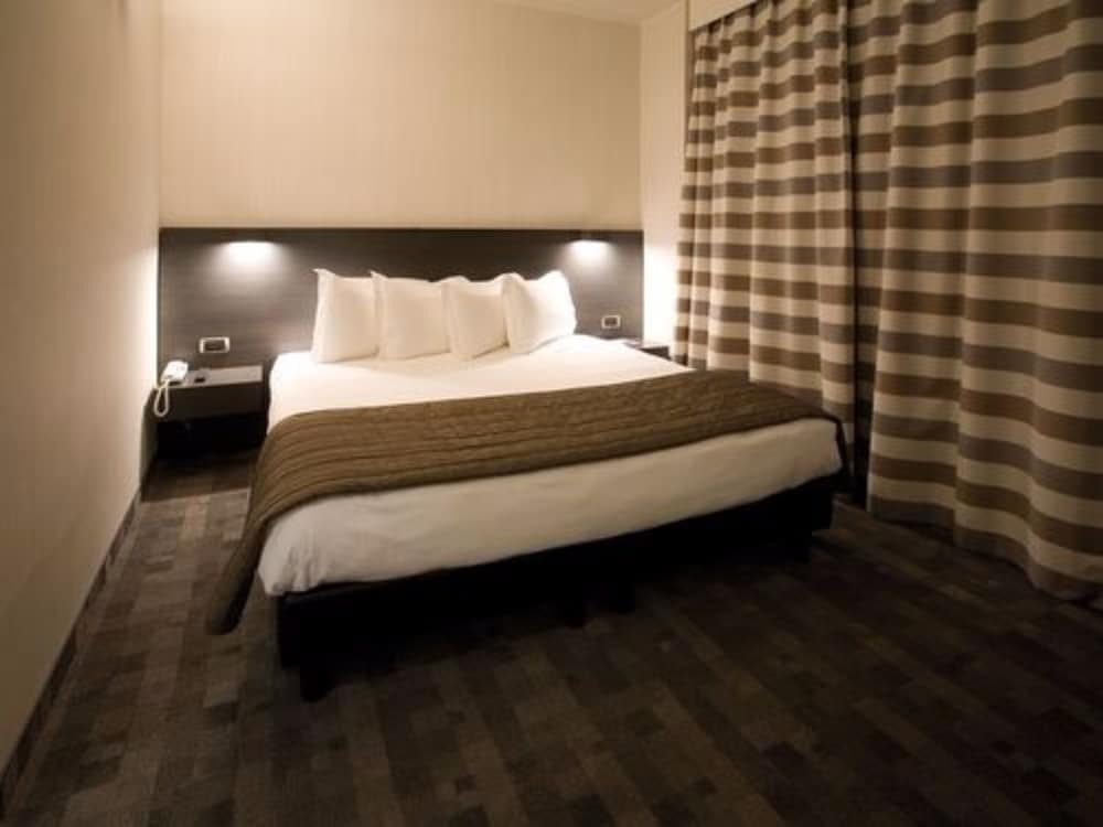 Hotel Ovest 9/34