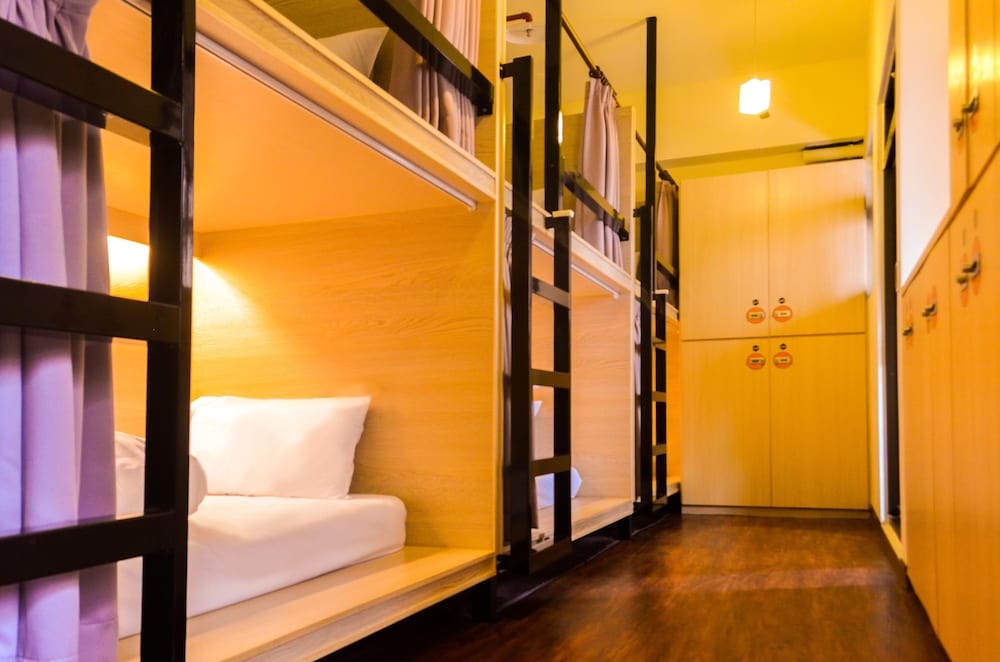 Starbox Hostel 18/25