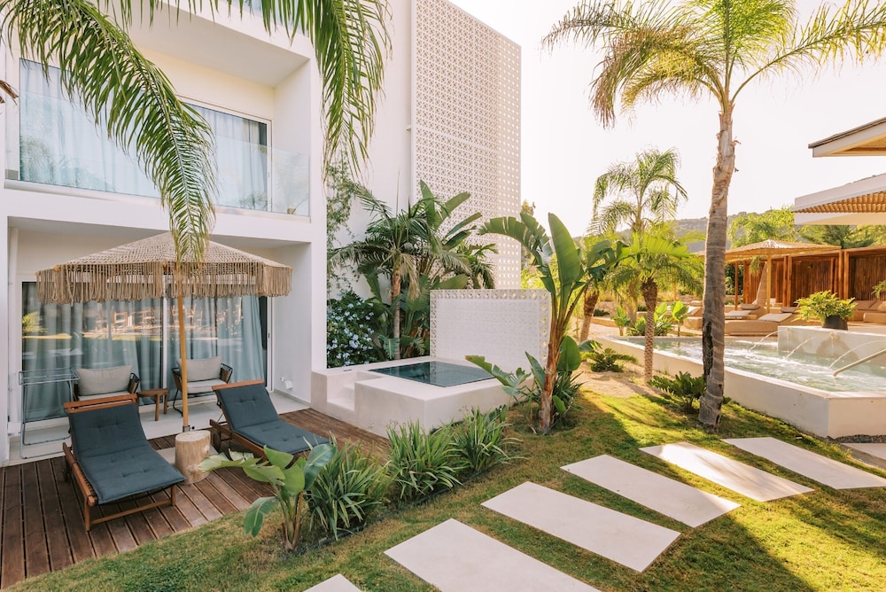 Kouros Exclusive Suites - Adults Only 75/78