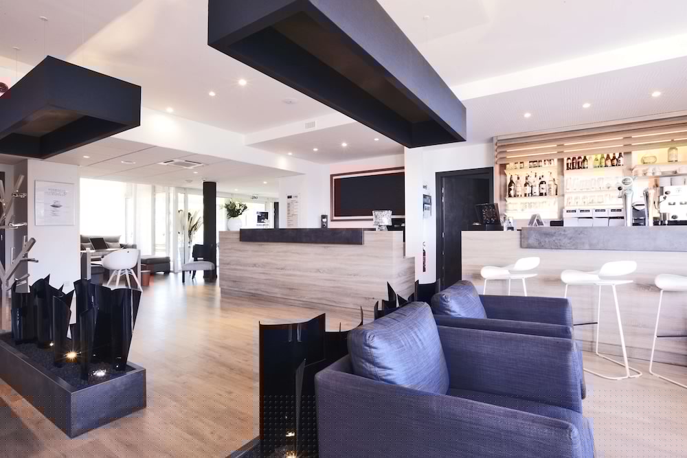 Kyriad Prestige Vannes Centre Palais Des Arts 41/66