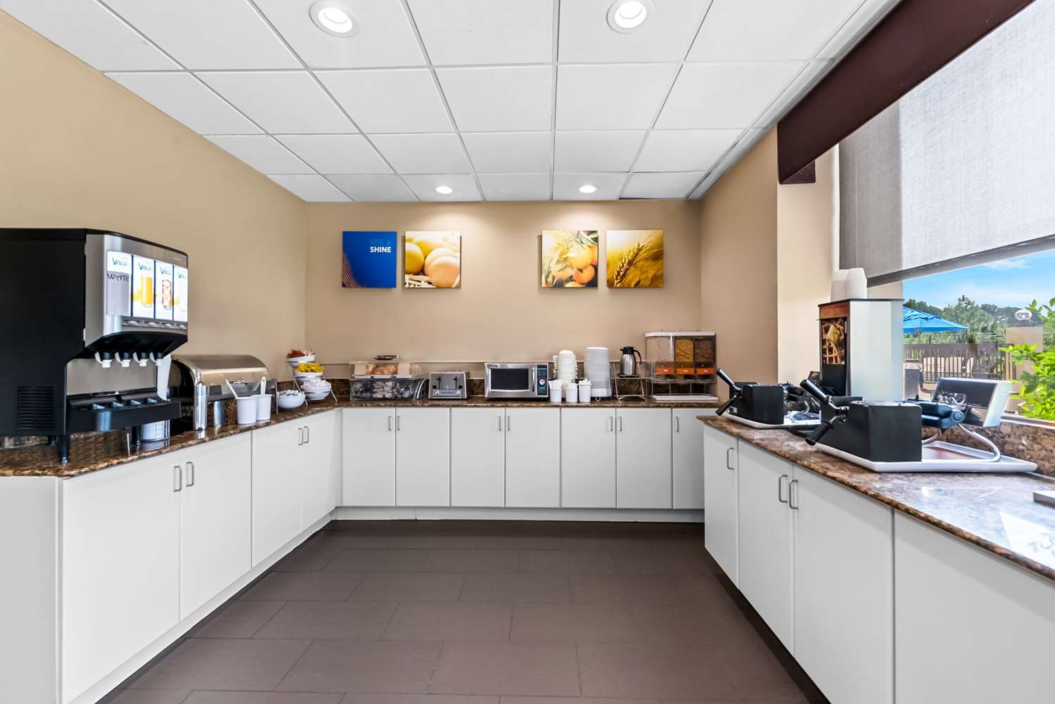 Comfort Inn and Suites Durham Near Duke University 13/44