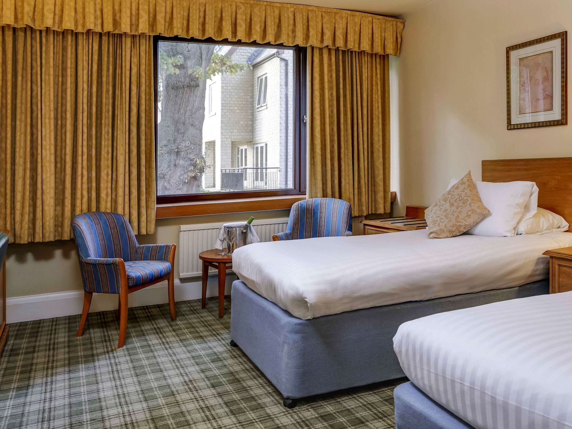 CLASSIC, TWIN BEDS