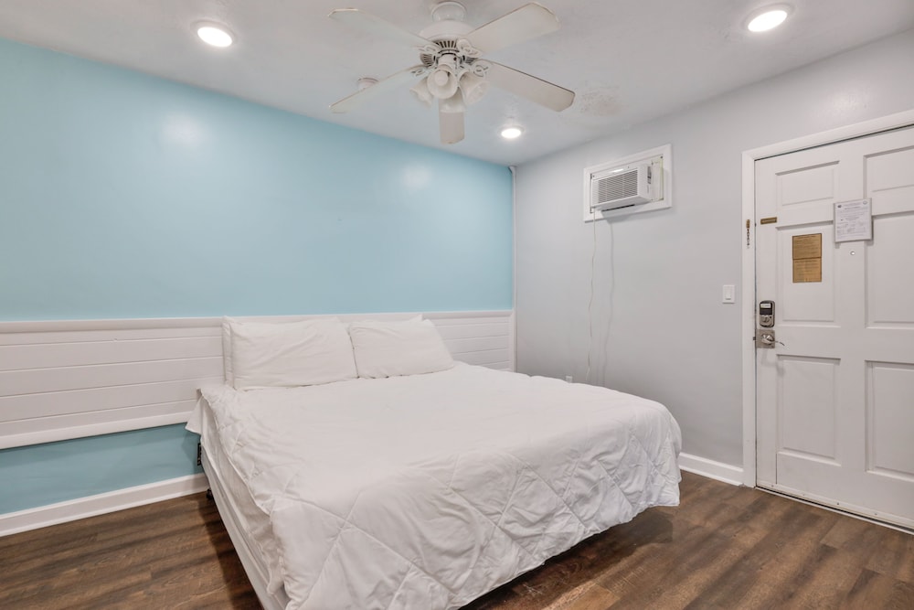 Coastal Waters Inn 33/74