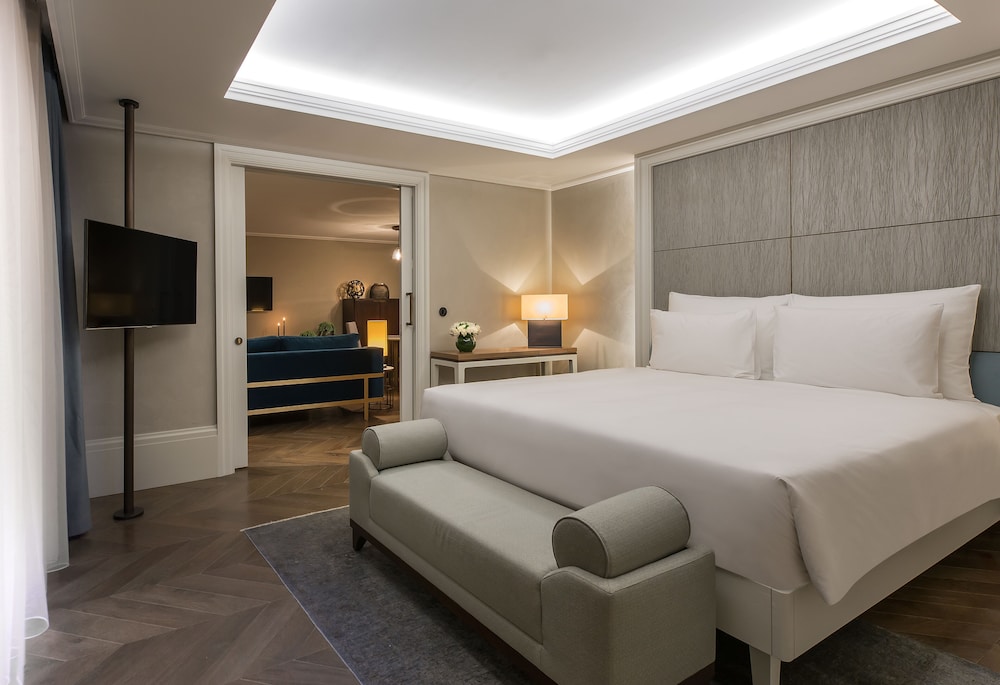 SUPERIOR, PENTHOUSE, SUITE, KING BED