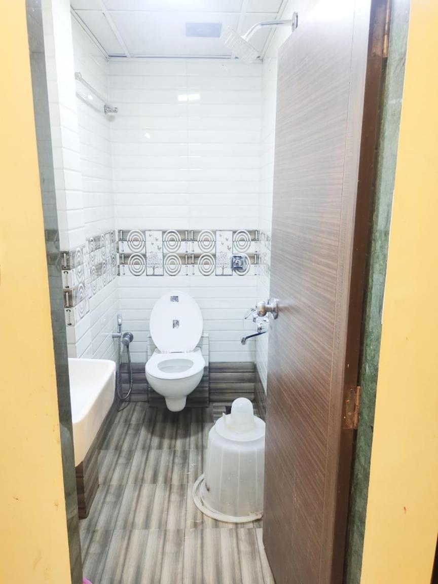Oyo 10954 Hotel Golden Galaxy 47/50