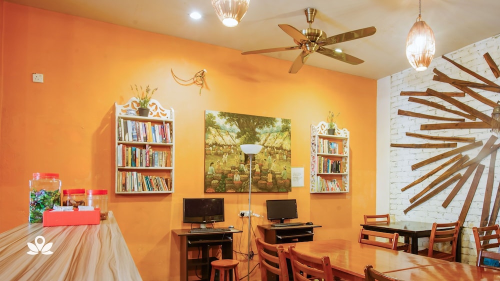 The Explorers Guesthouse and Hostel 48/60