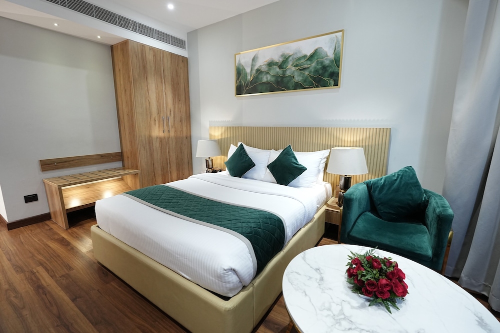 DELUXE, DOUBLE BED