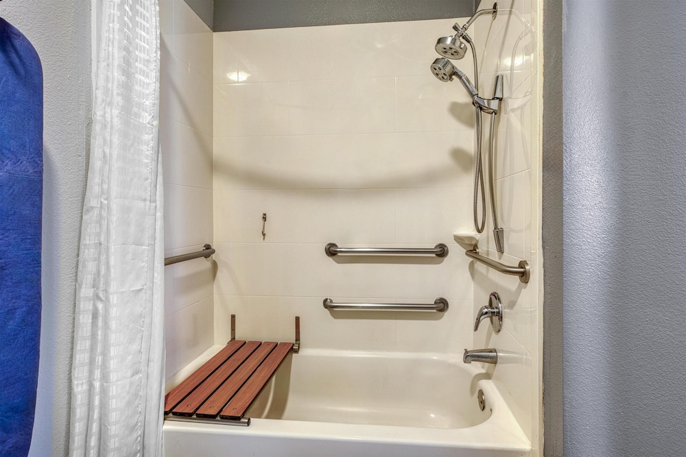 غرفة قياسية بسرير كينج لذوي الإعاقة، Best Western Lake Conroe Inn 3/4