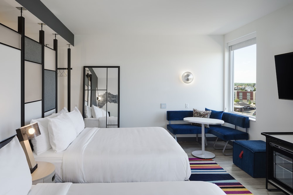 Aloft Omaha Aksarben Village 14/46