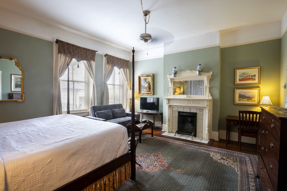 Foley House Inn 40/75
