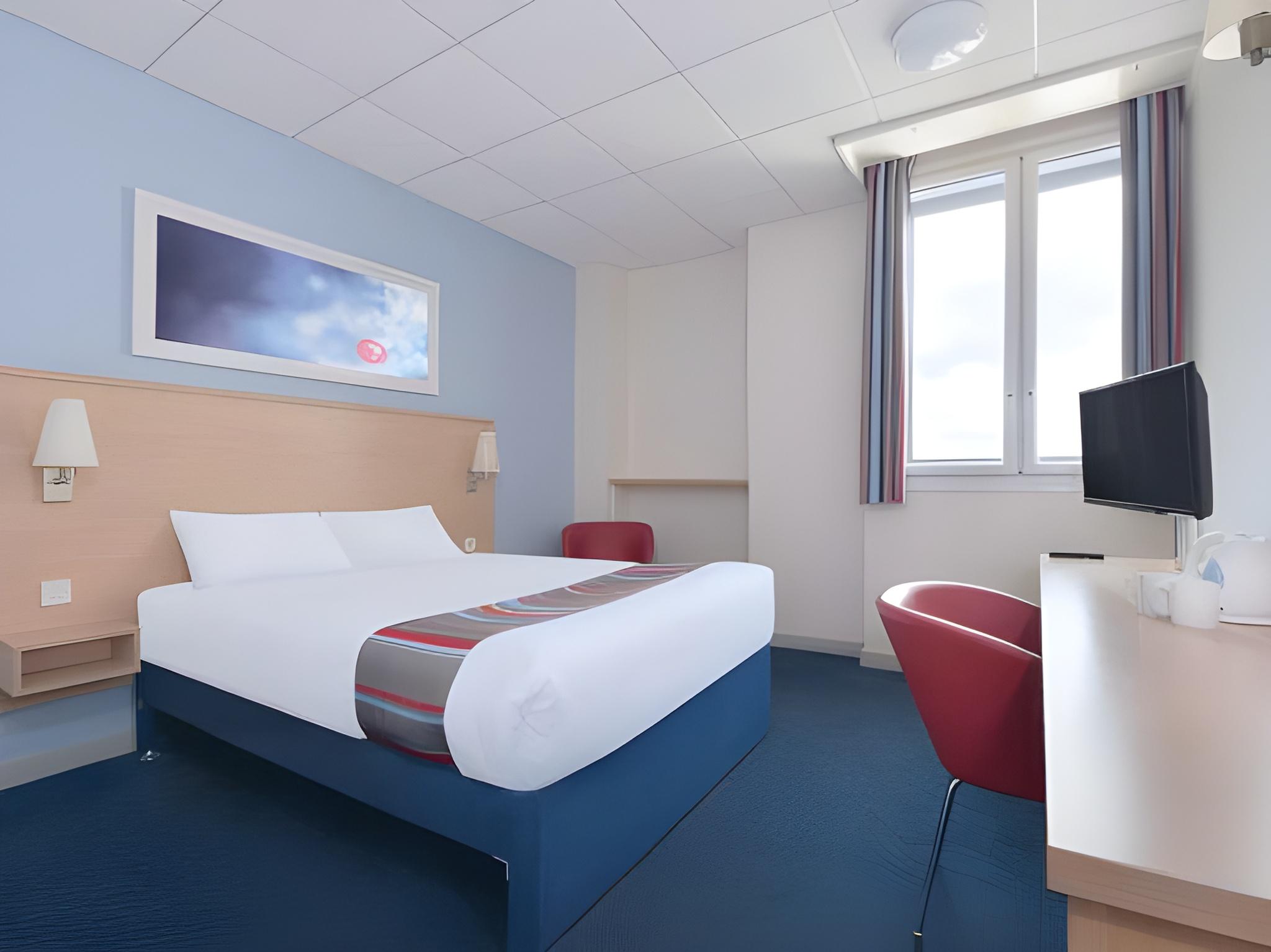 ROOM, DOUBLE BED