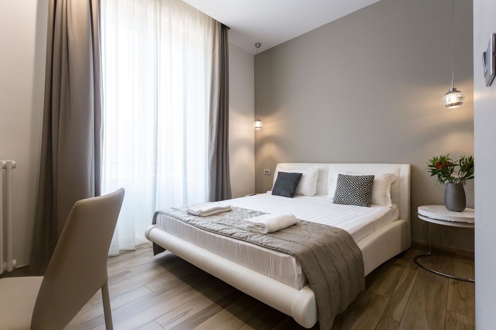 STANDARD, QUEEN BED
