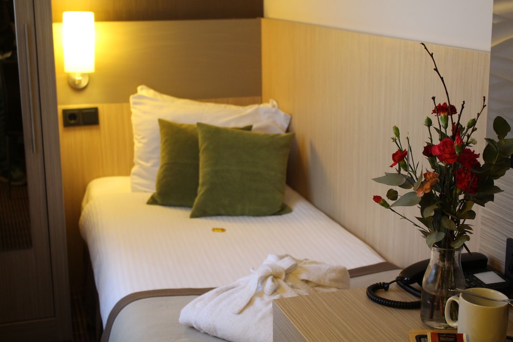 Hotel New Orly 15/65
