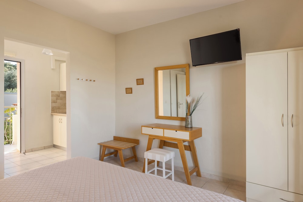 Panorama Fanari Studios Apartments 61/77