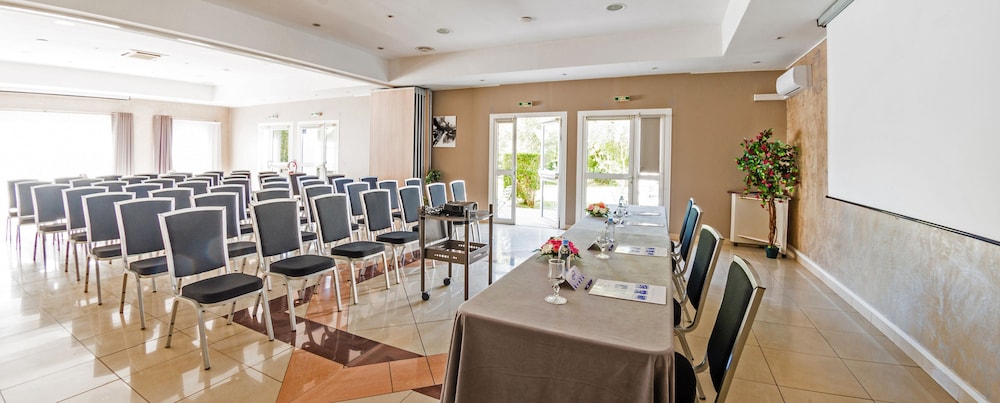 Ariane Hotel 25/40