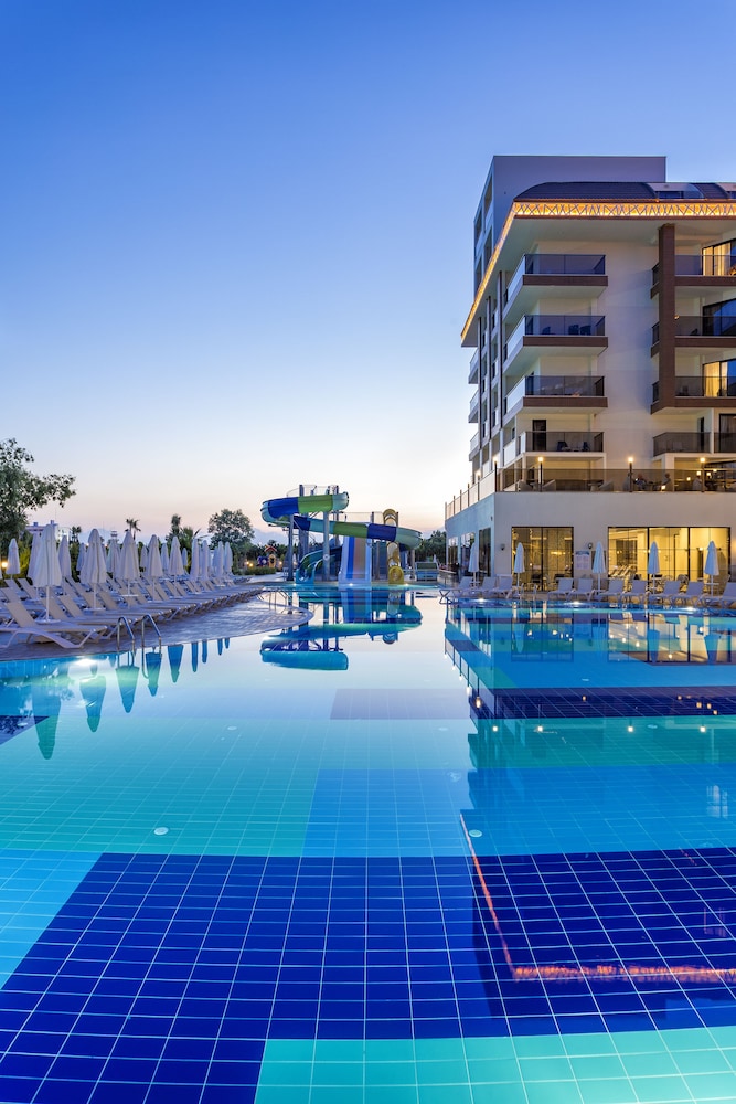 Glamour Resort Spa 7/70
