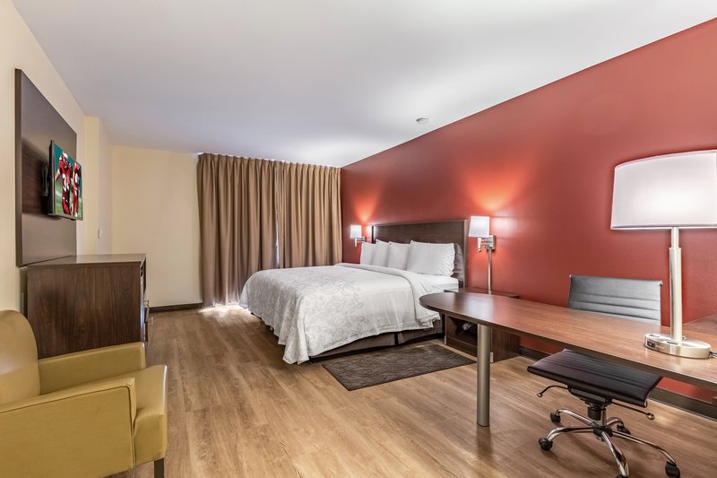 Red Roof Inn Plus and Suites Houston IAH Airport SW 34/34