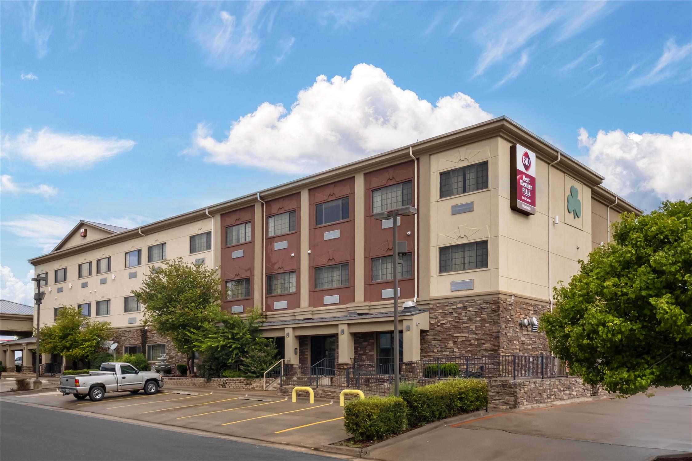 Best Western Plus Shamrock Inn and Suites 19/21