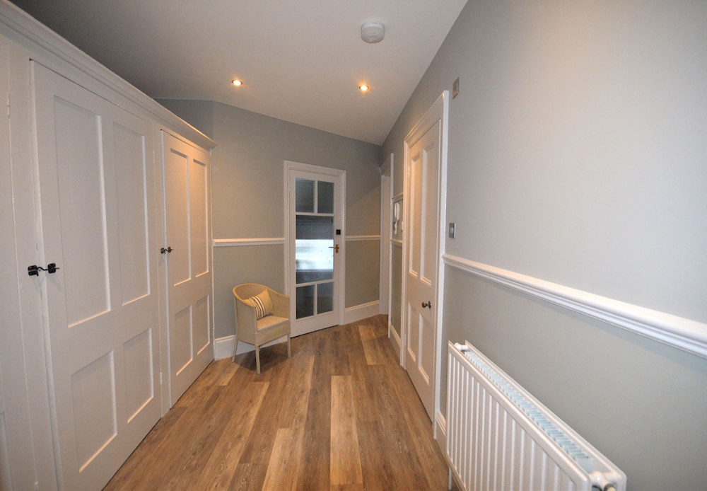 1 Elliot Terrace 25/50