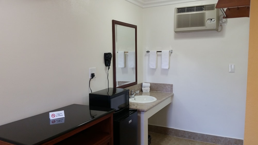 Kona Inn Motel Anaheim 42/42