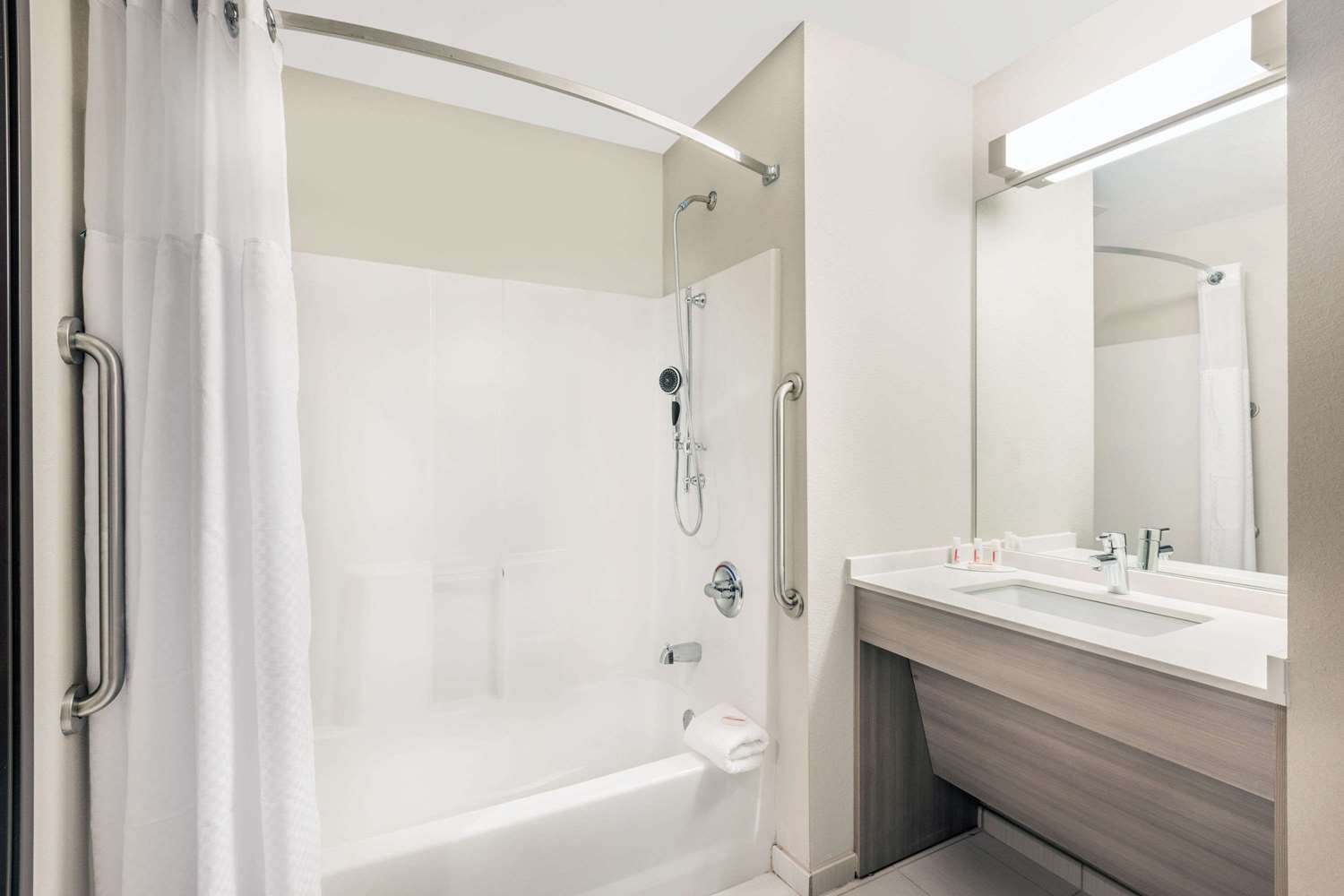 Microtel Inn And Suites By Wyndham Perry 40/41