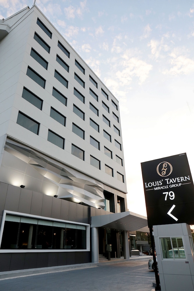 LOUIS' TAVERN HOTEL 9/53