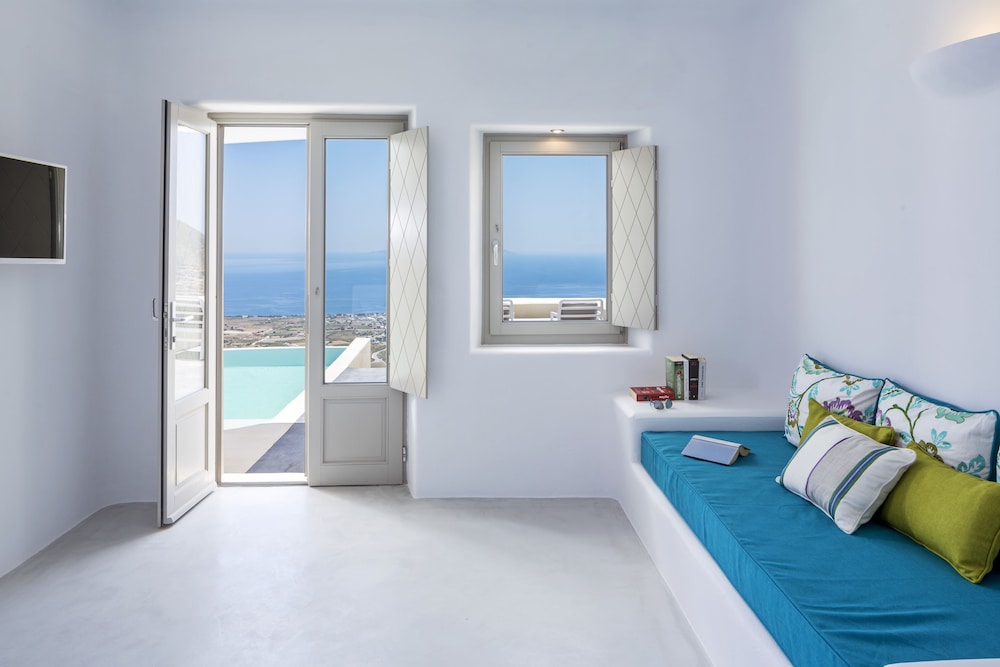 Skyfall Suites 26/79