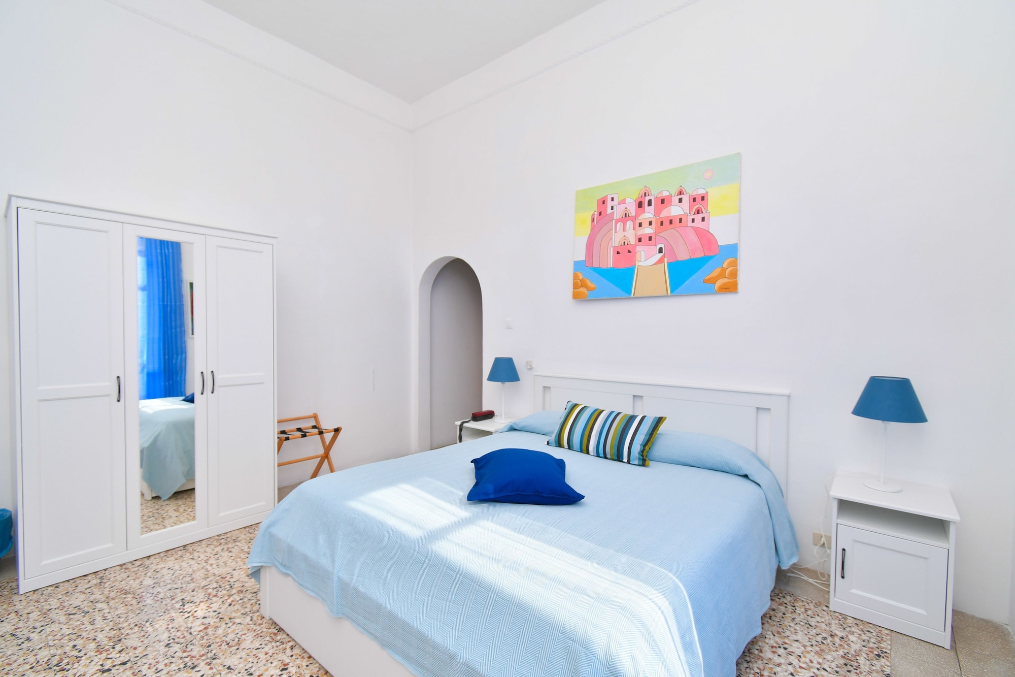 ROOM, DOUBLE BED