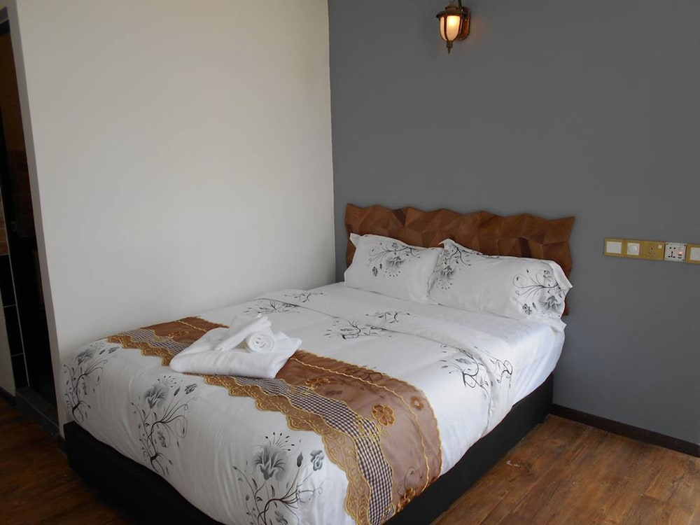 Standard, Queen Bed, No Window
