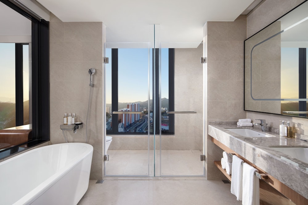 Holiday Inn Chengde Park View 24/62