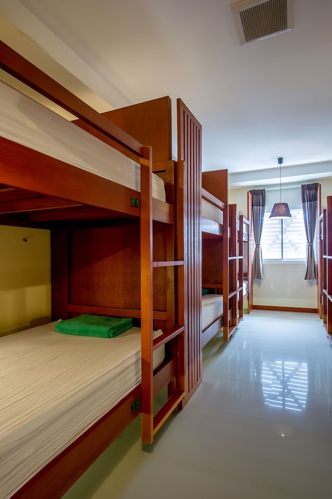 Phangan Pearl Hostel 9/18