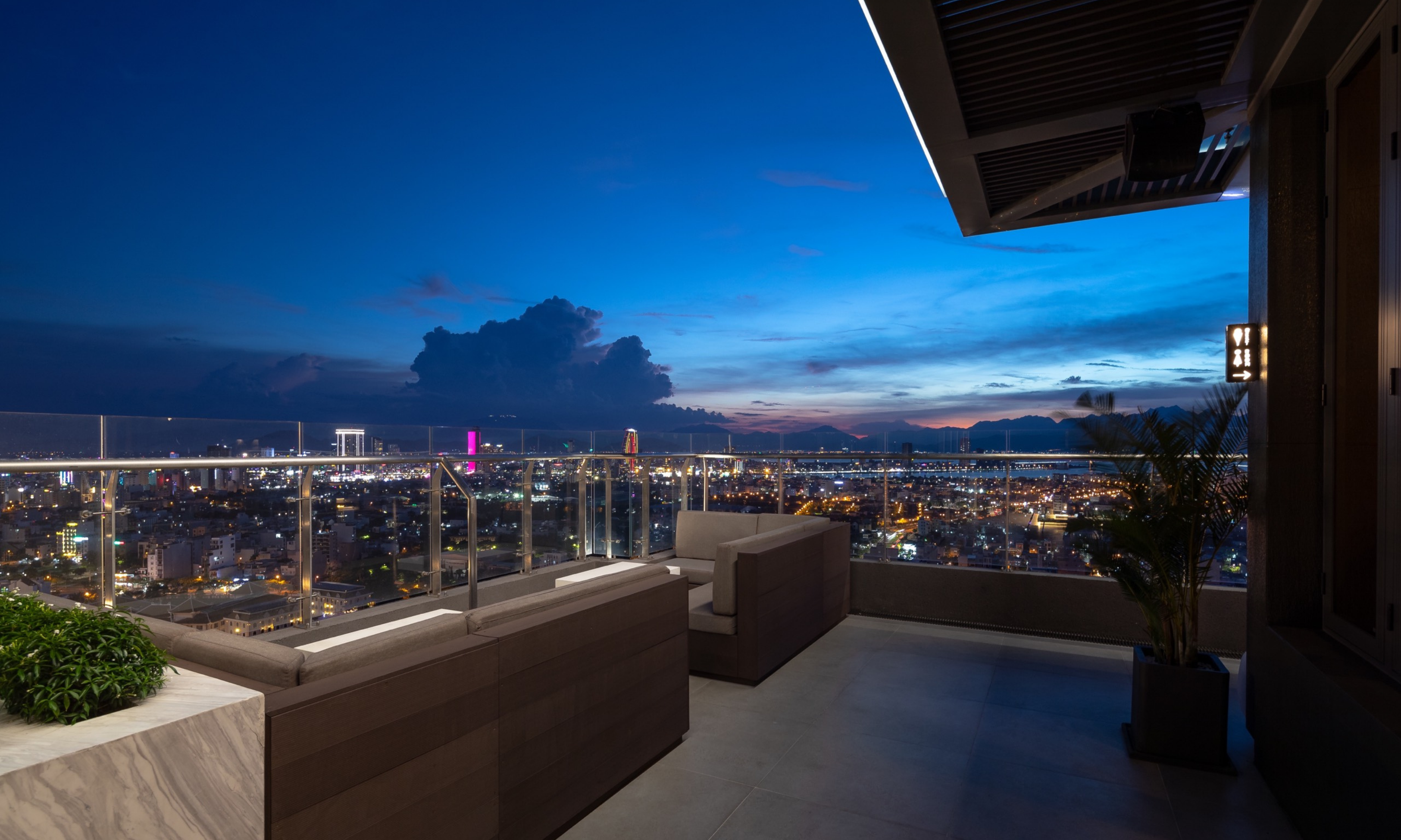 Prince Hotel Da Nang 71/75