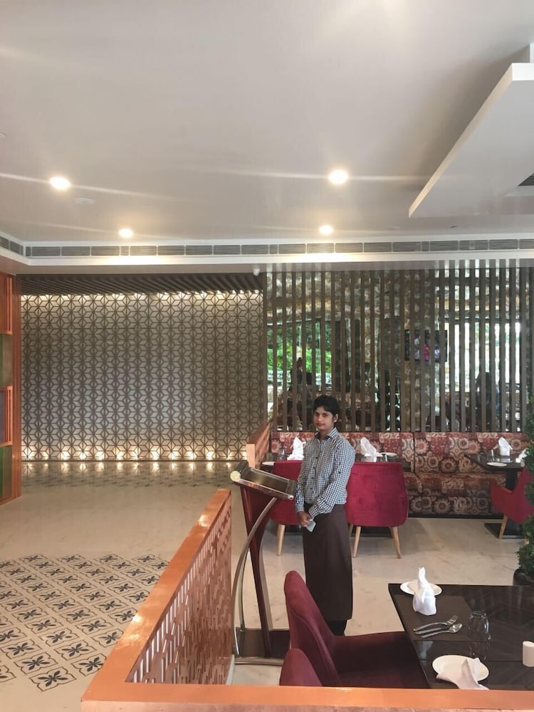 Days Hotel by Wyndham Jaipur Tonk Road 28/34