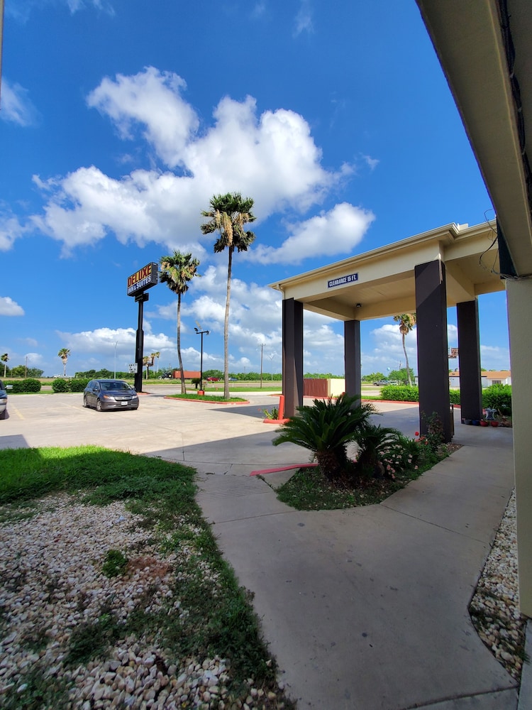 Deluxe Inn Suites 54/61