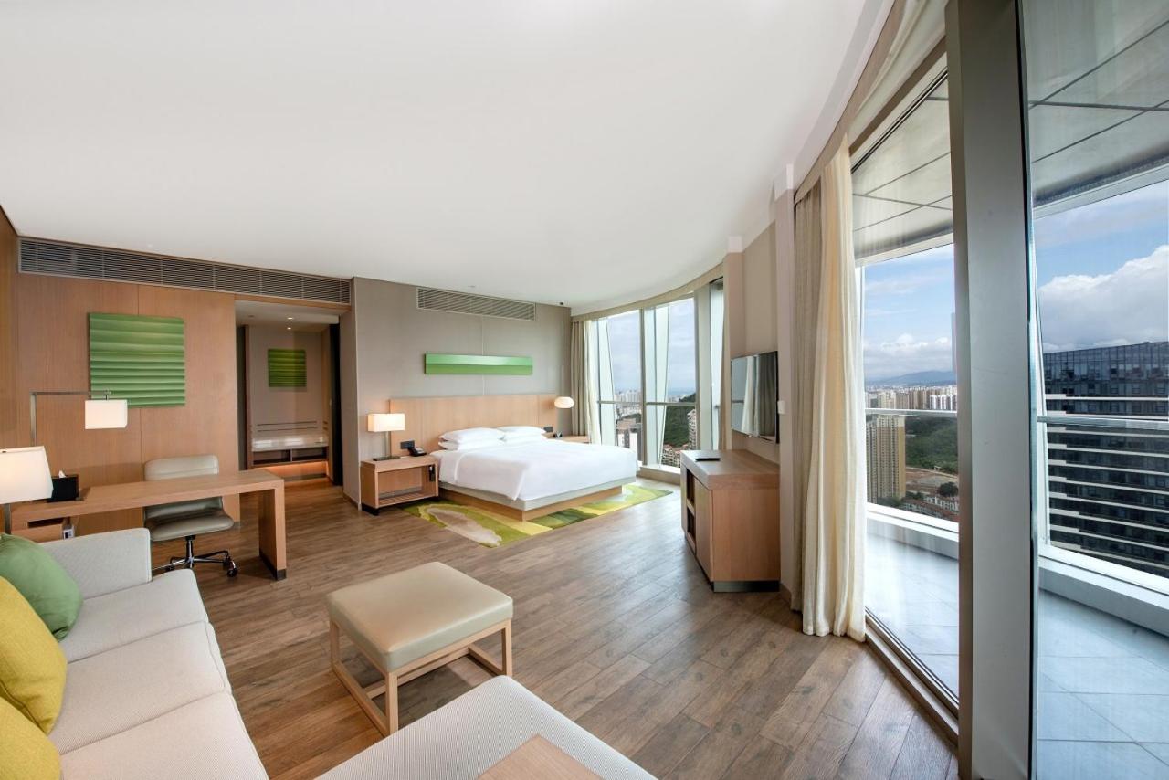 SPECIALTY, SUITE, KING BED, SOFA