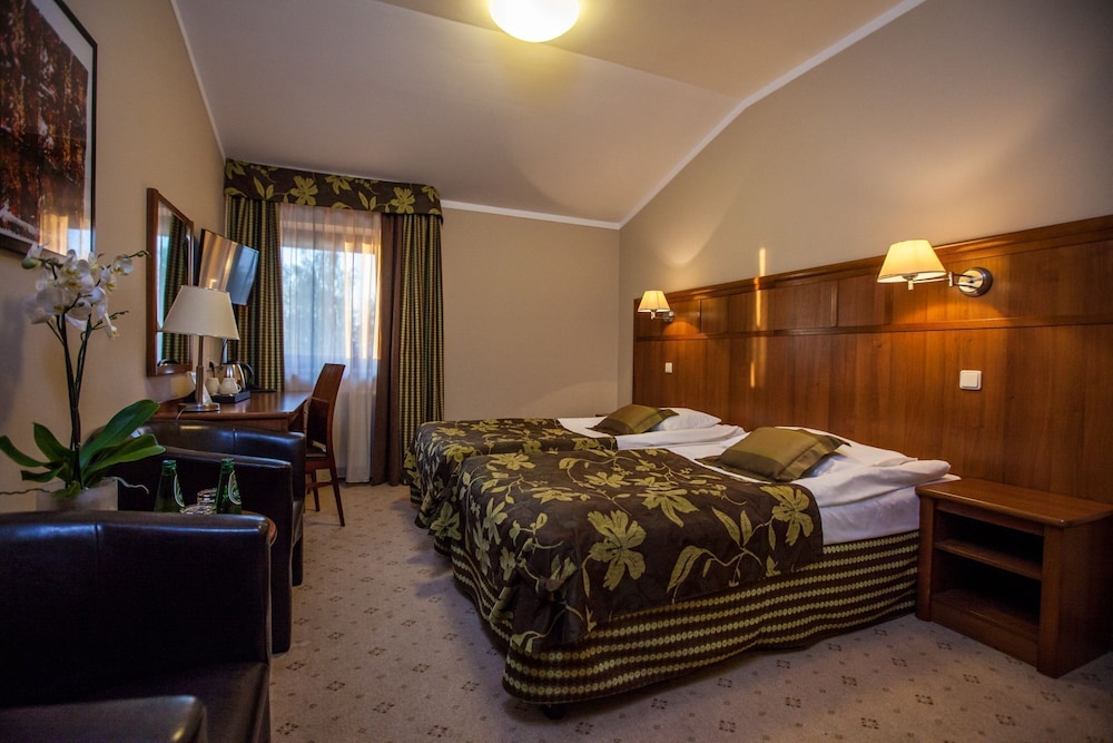 ROOM, SINGLE