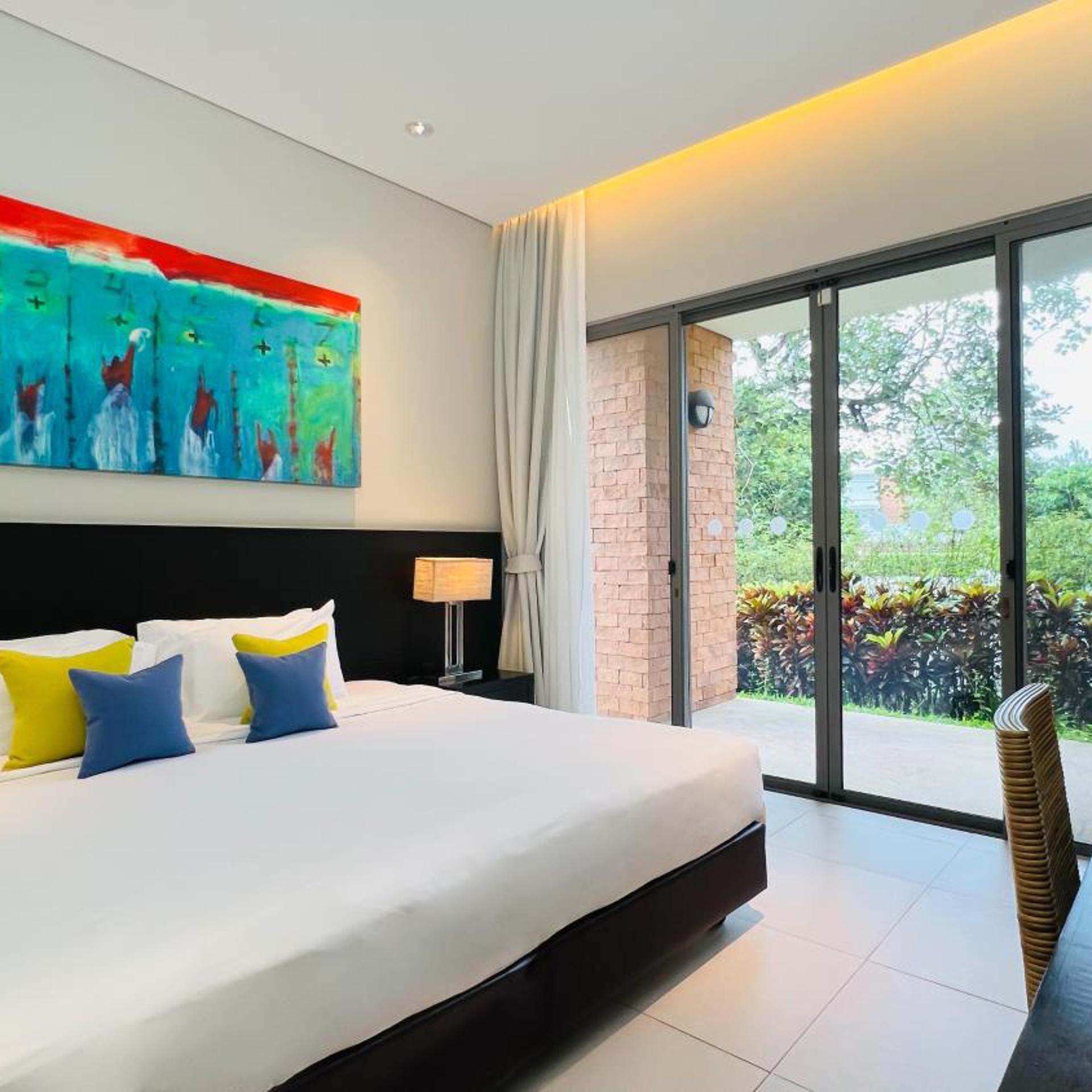 Deluxe, King Bed, Pool Wing
