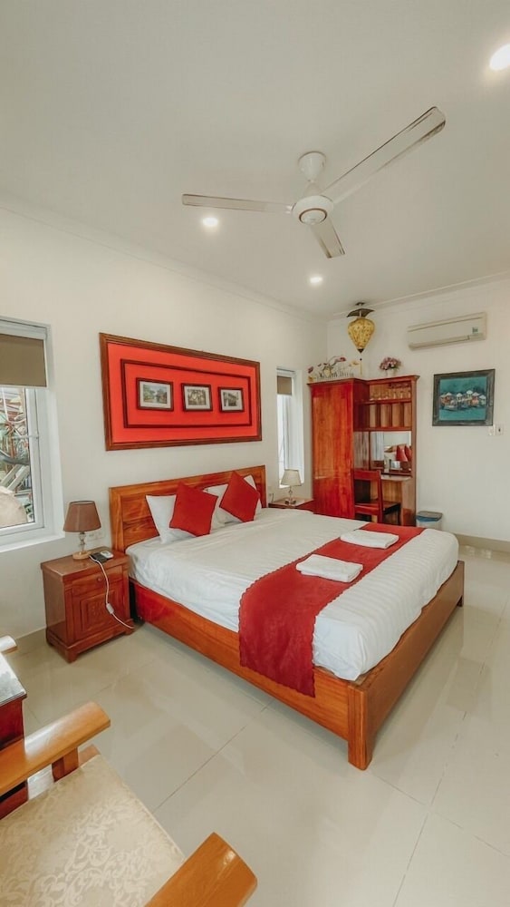 Red House Homestay 24/70